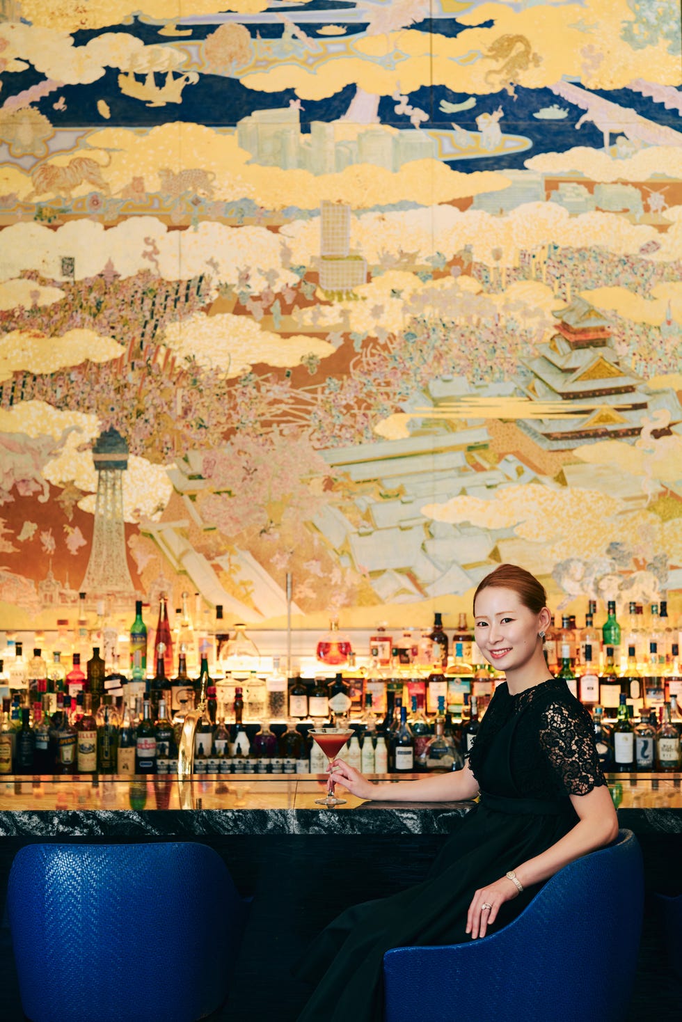 セントレジスバーにいる女性 セントレジスバーにいる女性