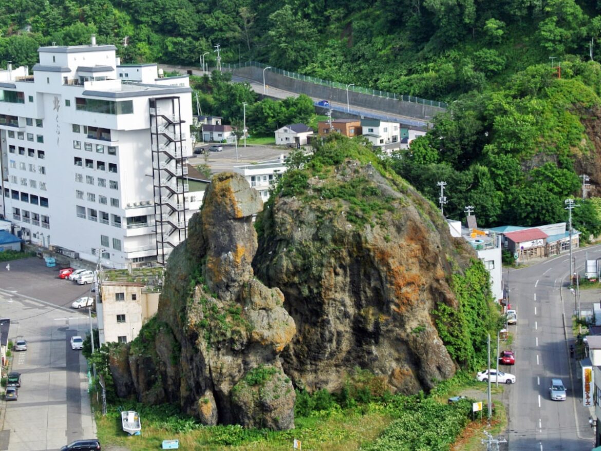 北海道で「夏に行きたい穴場の温泉地」ランキング！ 「ウトロ温泉・知床温泉」を抑えた圧倒的1位は？ - All About ニュース