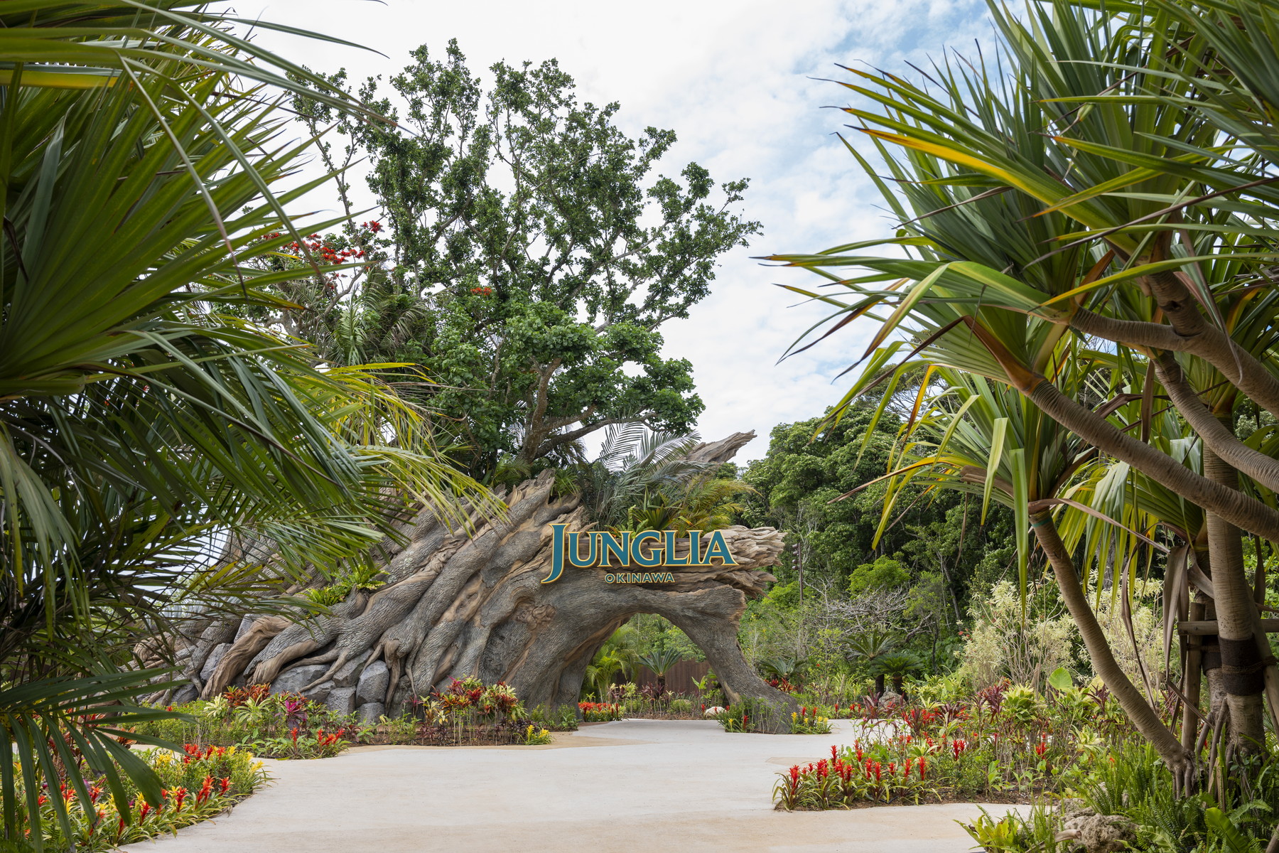 ジャングリア沖縄  https://junglia.jp/