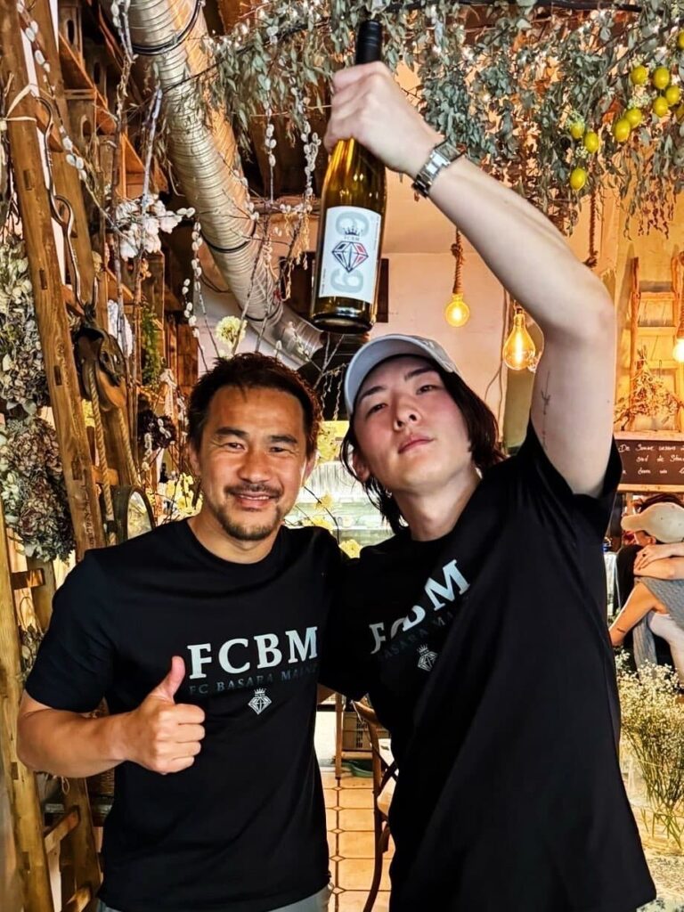 「お前の曲が頭から離れないわ(笑)」岡崎慎司、ドイツで再会した“ビッケの生ライブ”に魂揺さぶられた理由 | 話題の投稿 | スポーツブル (スポブル)