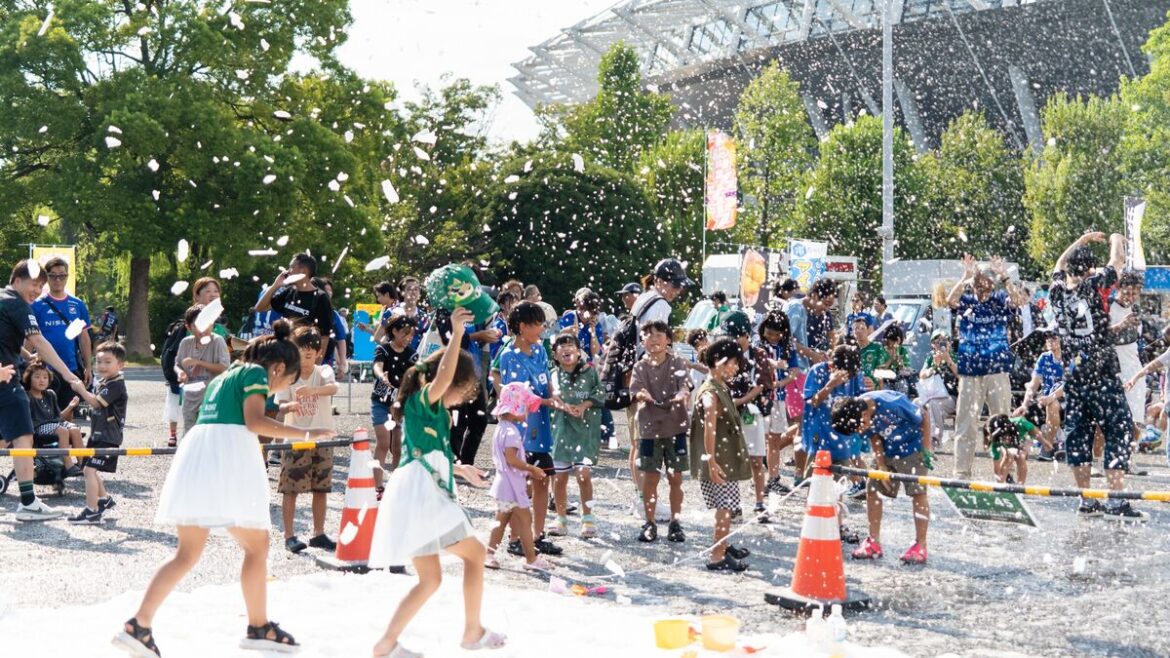 【イベントレポート】親子で楽しめる、イベントだらけの“東京ヴェルディの夏” 水しぶきと笑顔があふれる真夏の一日！ 「サマースプラッシュ2025」開催 | 東京ヴェルディ / Tokyo Verdy
