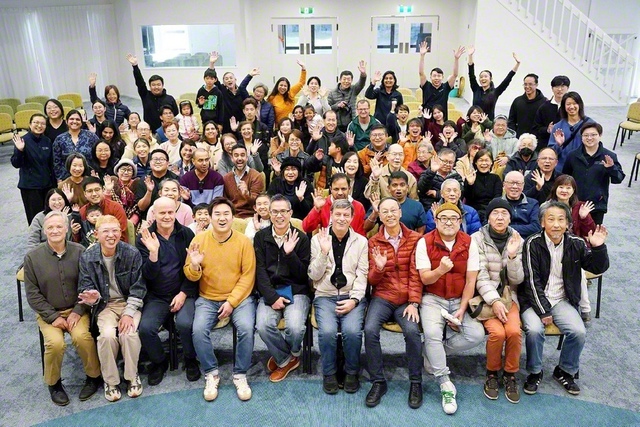 ニュージーランド壮年部のオークランドの集い。家族らも集ってにぎやかに行われた（ニュージーランド文化会館で）
