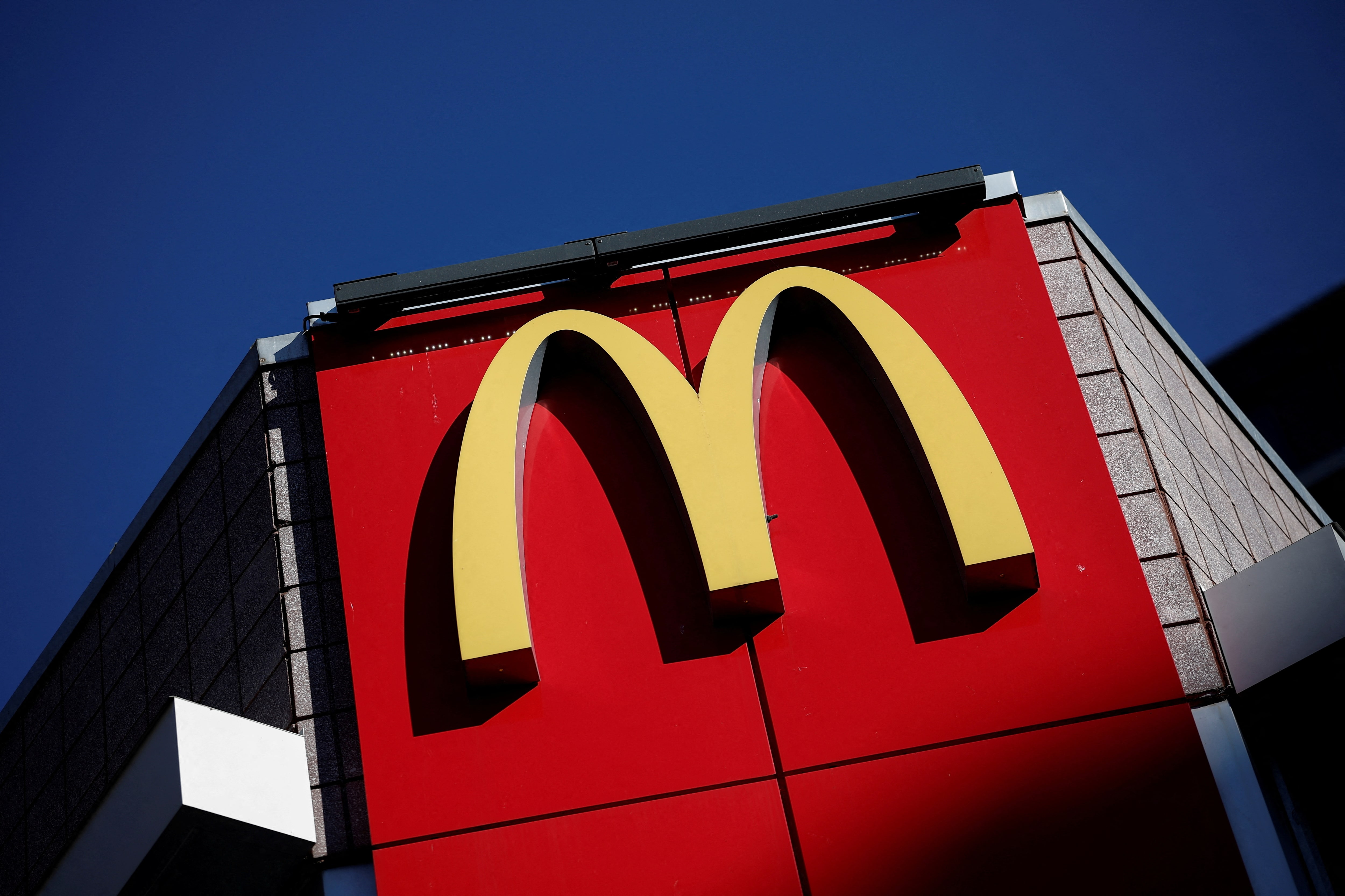 米マクドナルド、人気セットメニュー15％値下げへ＝報道