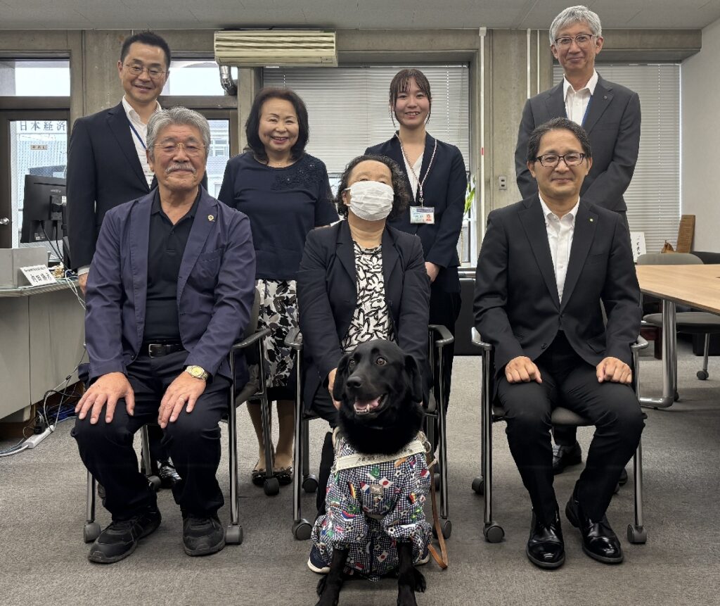 大分県内71匹目の盲導犬、貸与受けた平川さんが県庁訪問　「外に踏み出す勇気を持てる」 - 大分のニュースなら 大分合同新聞プレミアムオンライン Gate
