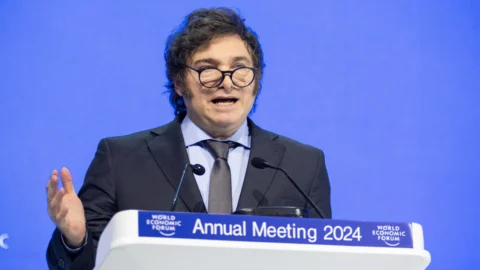 アルゼンチンのミレイ監督がサッカー界に宣戦布告：選手の拠出金が倍増