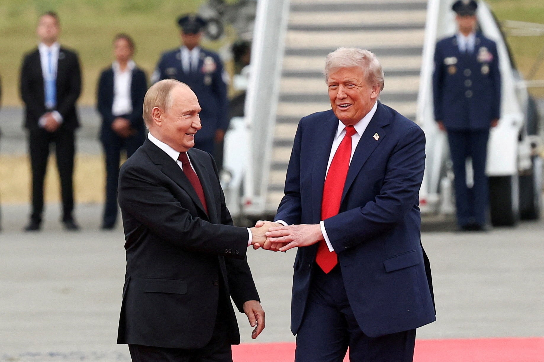 プーチン氏、米ロ関係修復に「トランプ氏の指導力寄与」　共同事業も協議