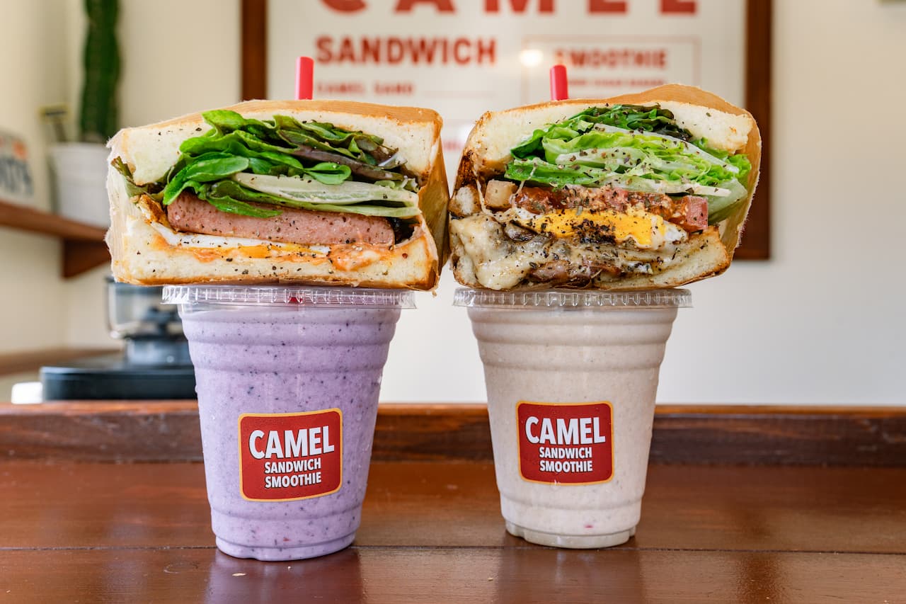 美ら海水族館や古宇利島へ行く道中におすすめ！朝7時OPENの「CAMEL SANDWICH & SMOOTHIE（キャメル サンドイッチ アンド スムージー）」（本部町）
