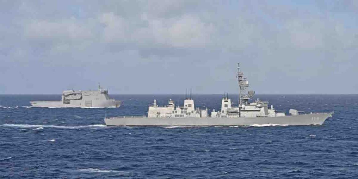 護衛艦いせ、すずなみ、ニュージーランド海軍多用途船「カンタベリー」と共同訓練 | フネコ – Funeco 護衛艦いせ、すずなみ、ニュージーランド海軍多用途船「カンタベリー」と共同訓練 | フネコ - Funeco