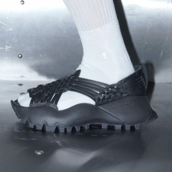 アディダス、メキシコ先住民の町を訪れサンダルデザインへの謝罪を表明 – FashionNetwork 日本 アディダス、メキシコ先住民の町を訪れサンダルデザインへの謝罪を表明 - FashionNetwork 日本