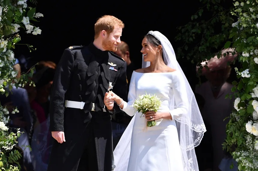 英国のウィンザー城で挙式したヘンリー王子とメーガン妃＝２０１８年５月１９日/Ben Stansall/Getty Images