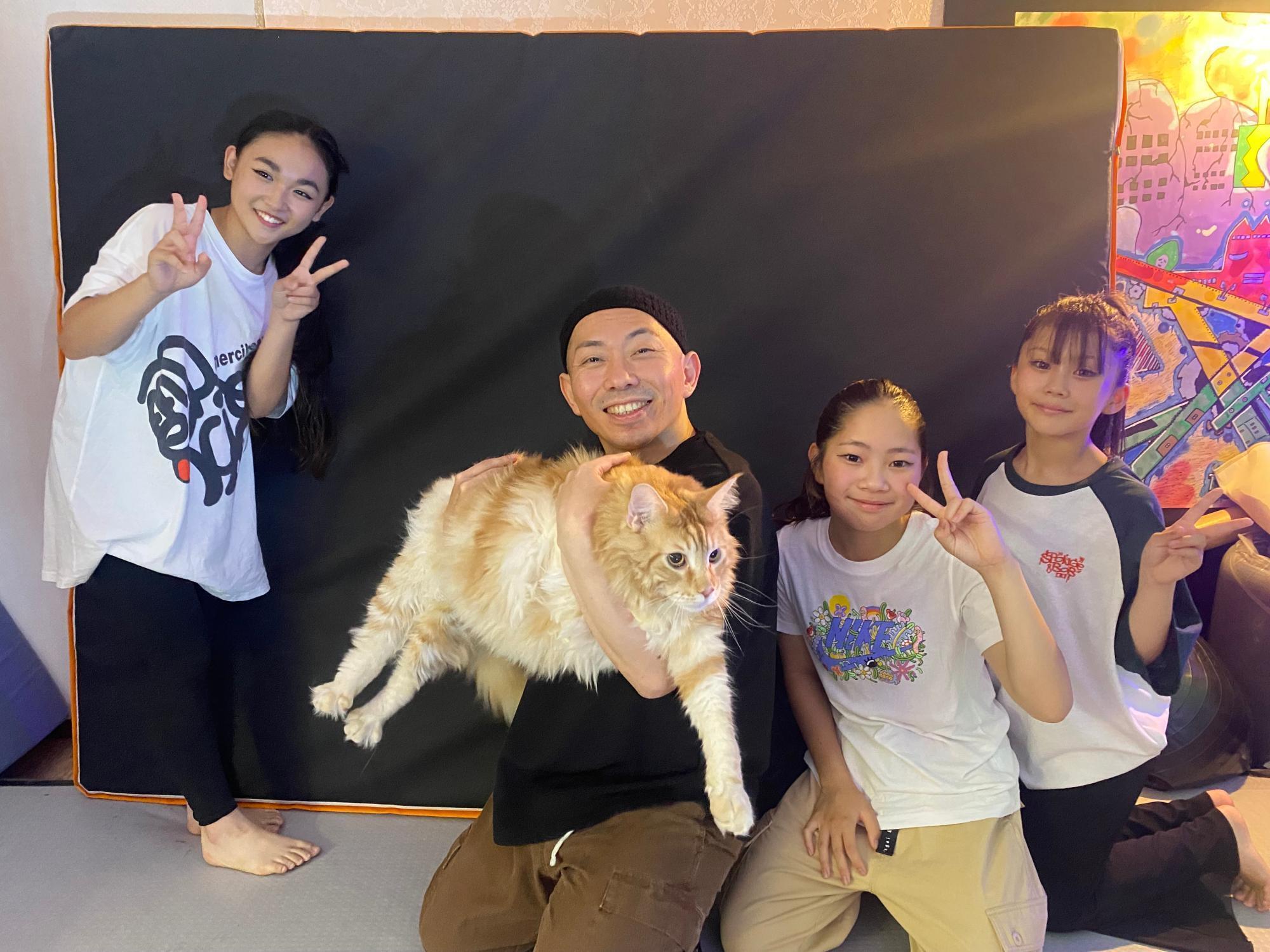 左からTsubakiちゃん、野口さん&トントロ君、SHÜRlちゃん、Mikuちゃん