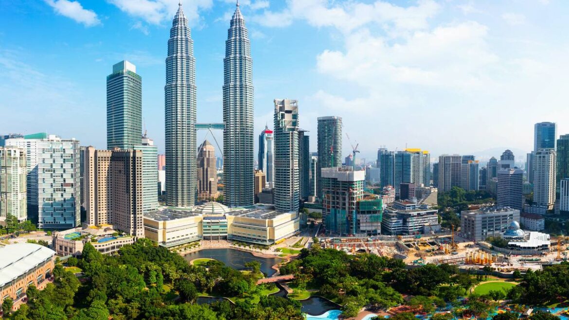 カナダ、イギリス、シンガポールよりも人気…高校生が「アメリカ留学」の代わりに選ぶ意外な東南アジアの国 旧イギリス宗主国で費用はアメリカの3分の1だが | PRESIDENT Online(プレジデントオンライン) カナダ、イギリス、シンガポールよりも人気…高校生が「アメリカ留学」の代わりに選ぶ意外な東南アジアの国 旧イギリス宗主国で費用はアメリカの3分の1だが | PRESIDENT Online(プレジデントオンライン)