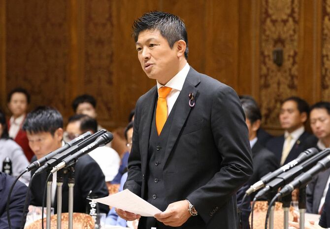 参院予算委員会で質問に立つ参政党の神谷宗幣代表＝2025年8月5日