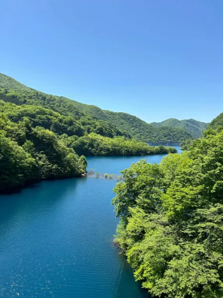群馬県中之条町の「四万湖」