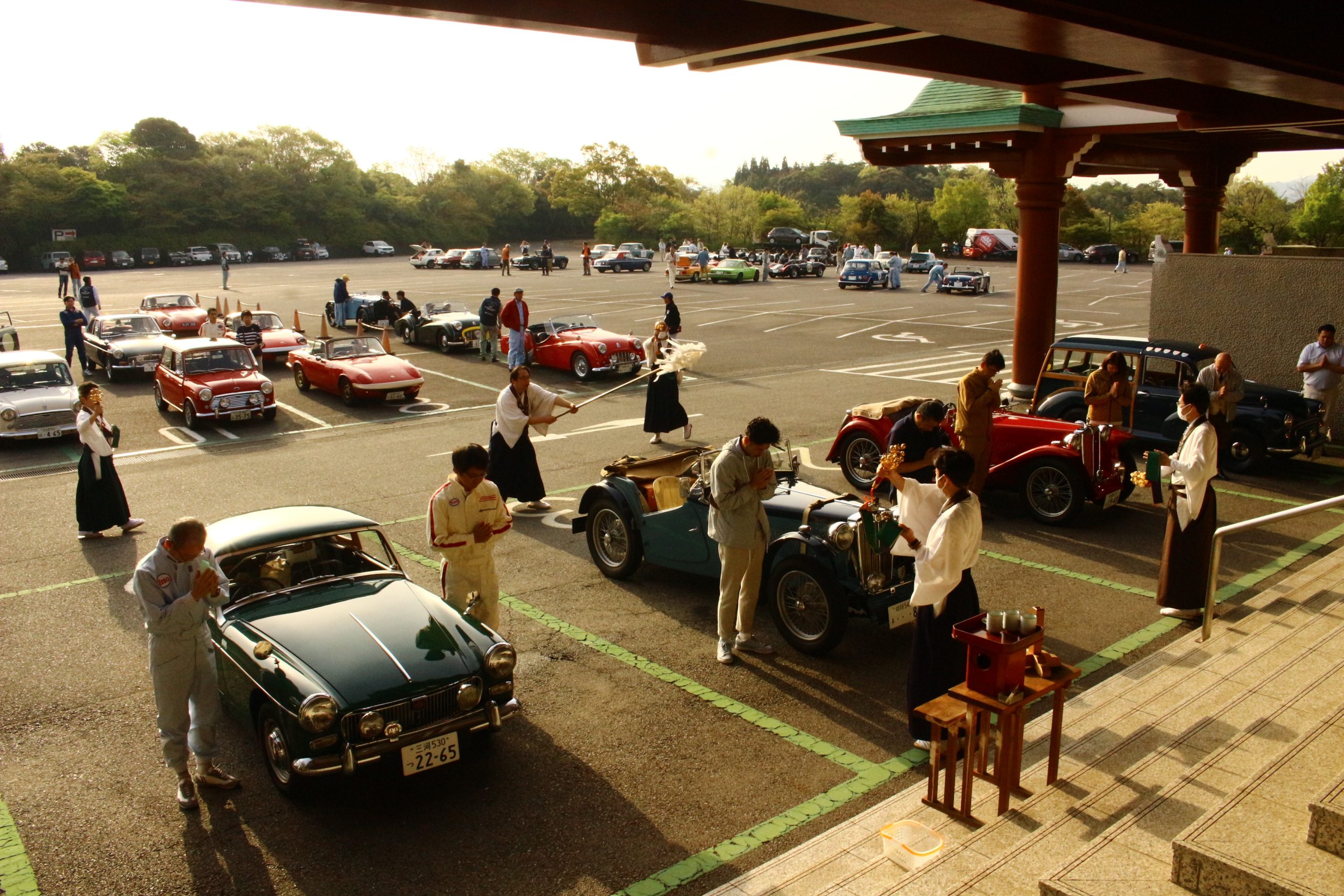 スタート地点の『一畑山薬師寺 岡崎本堂』では道中の安全を祈願するお祓いから始まる。