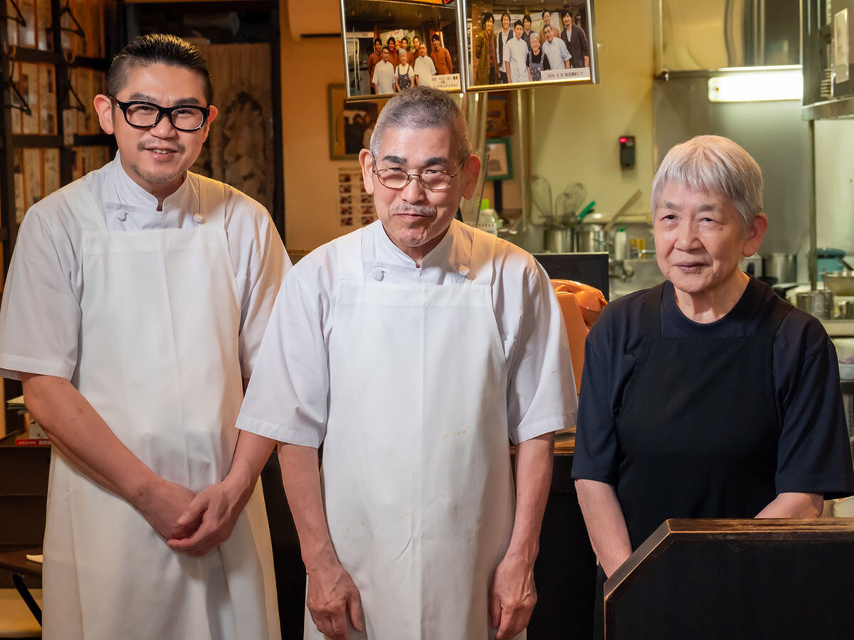 「カリー軒」のご夫婦と息子さん