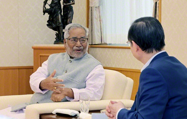 ラダクリシュナン博士が時に真剣に、時に笑顔で池田先生との思い出を語る。「今も私の心には池田先生が生きています」（同）