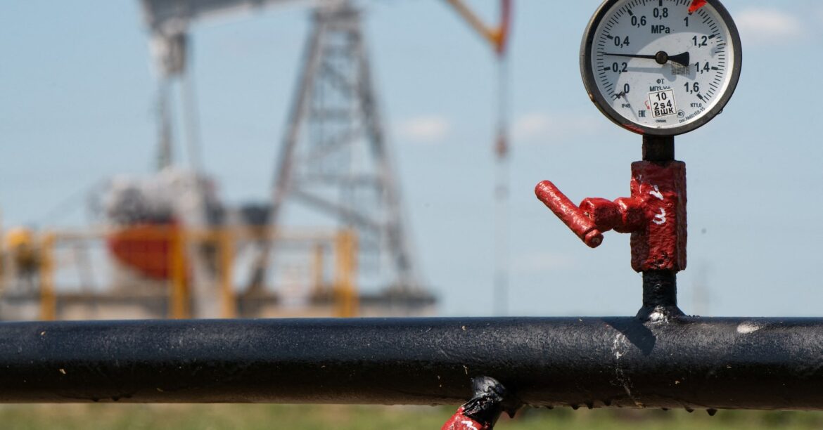 原油先物は狭いレンジで推移、生産増加がロシア供給懸念を相殺 | ロイター 原油先物は狭いレンジで推移、生産増加がロシア供給懸念を相殺 | ロイター