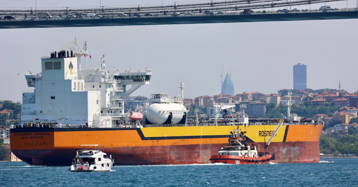 インド、米関税圧力でもロシア産原油購入継続へ=財務相 | ロイター インド、米関税圧力でもロシア産原油購入継続へ=財務相 | ロイター