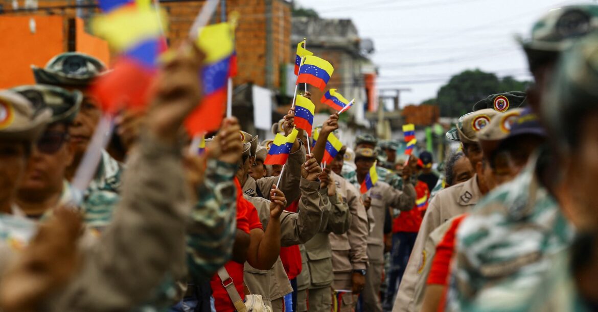 トランプ氏、ベネズエラ領内攻撃を検討 麻薬カルテル標的=報道 | ロイター トランプ氏、ベネズエラ領内攻撃を検討 麻薬カルテル標的=報道 | ロイター