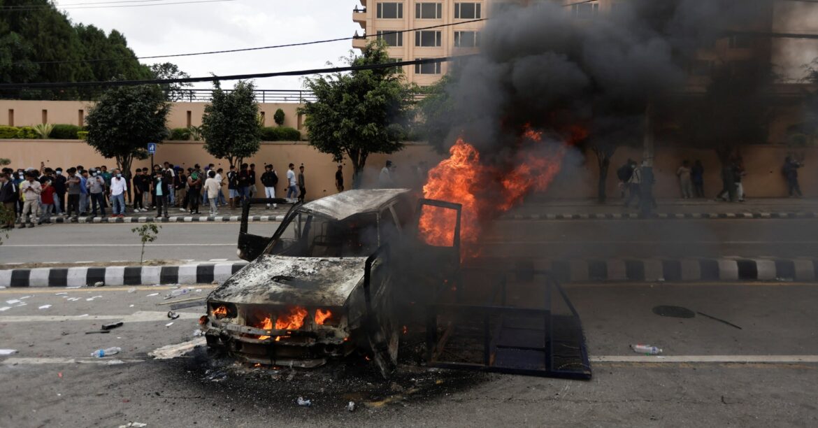 ネパールで「Z世代」デモ、19人死亡 SNS禁止に抗議 | ロイター ネパールで「Z世代」デモ、19人死亡 SNS禁止に抗議 | ロイター