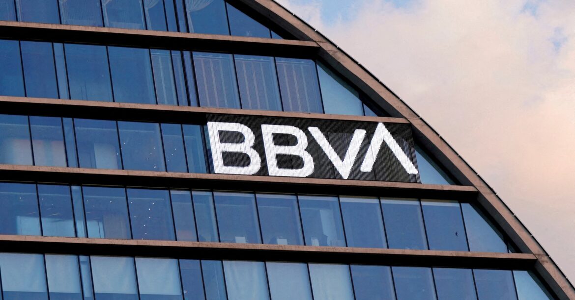 スペイン銀行ＢＢＶＡ、同業サバデルへの敵対的ＴＯＢ開始 | ロイター