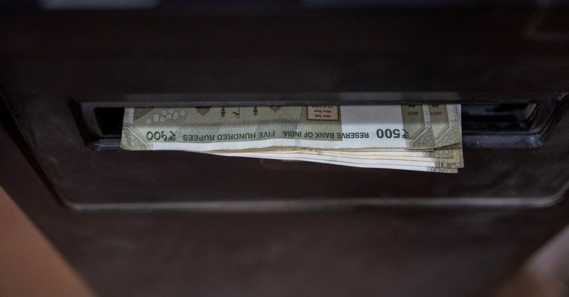 インドルピー、過去最安値更新 米関税が打撃 | ロイター インドルピー、過去最安値更新 米関税が打撃 | ロイター