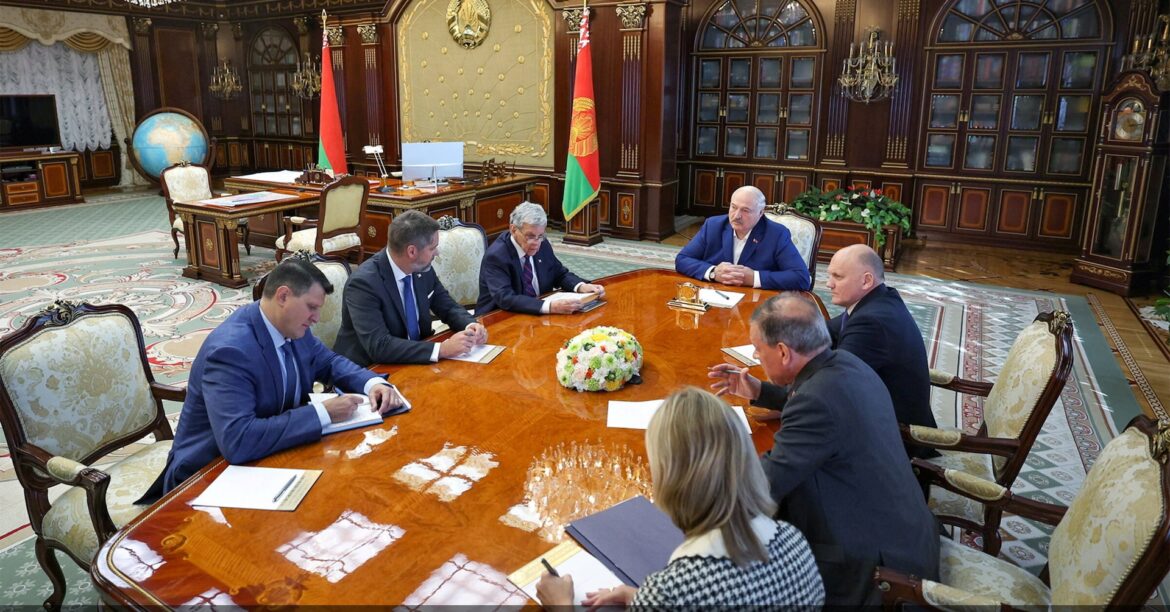 トランプ氏、ベラルーシと関係正常化の意向 大使館再開望む=米高官 | ロイター トランプ氏、ベラルーシと関係正常化の意向 大使館再開望む=米高官 | ロイター