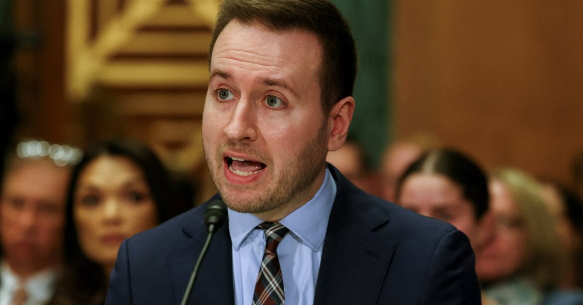 トランプ氏、対中強硬派の商務次官補指名撤回 ハイテク戦争の重要ポスト | ロイター トランプ氏、対中強硬派の商務次官補指名撤回 ハイテク戦争の重要ポスト | ロイター