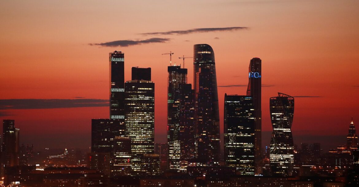 ロシア企業、人員増予定が昨年末から半減 削減は微増=調査 | ロイター ロシア企業、人員増予定が昨年末から半減 削減は微増=調査 | ロイター