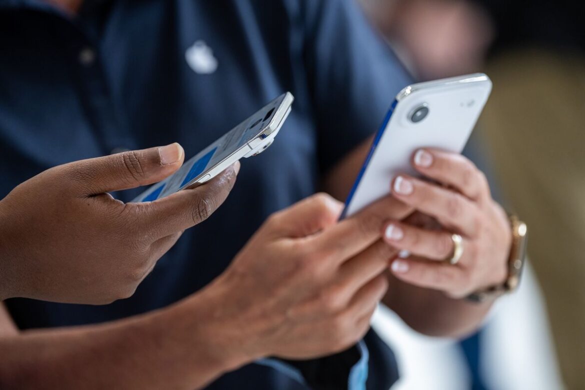 アップル「iPhone Air」、中国本土での発売を延期－規制面の理由で - Bloomberg