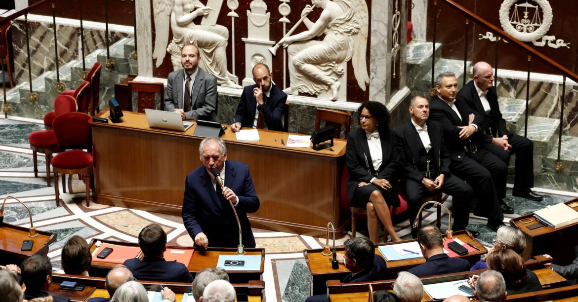 焦点：仏内閣総辞職へ、財政再建挫折で深まる債務増大と低成長の悪循環 | ロイター
