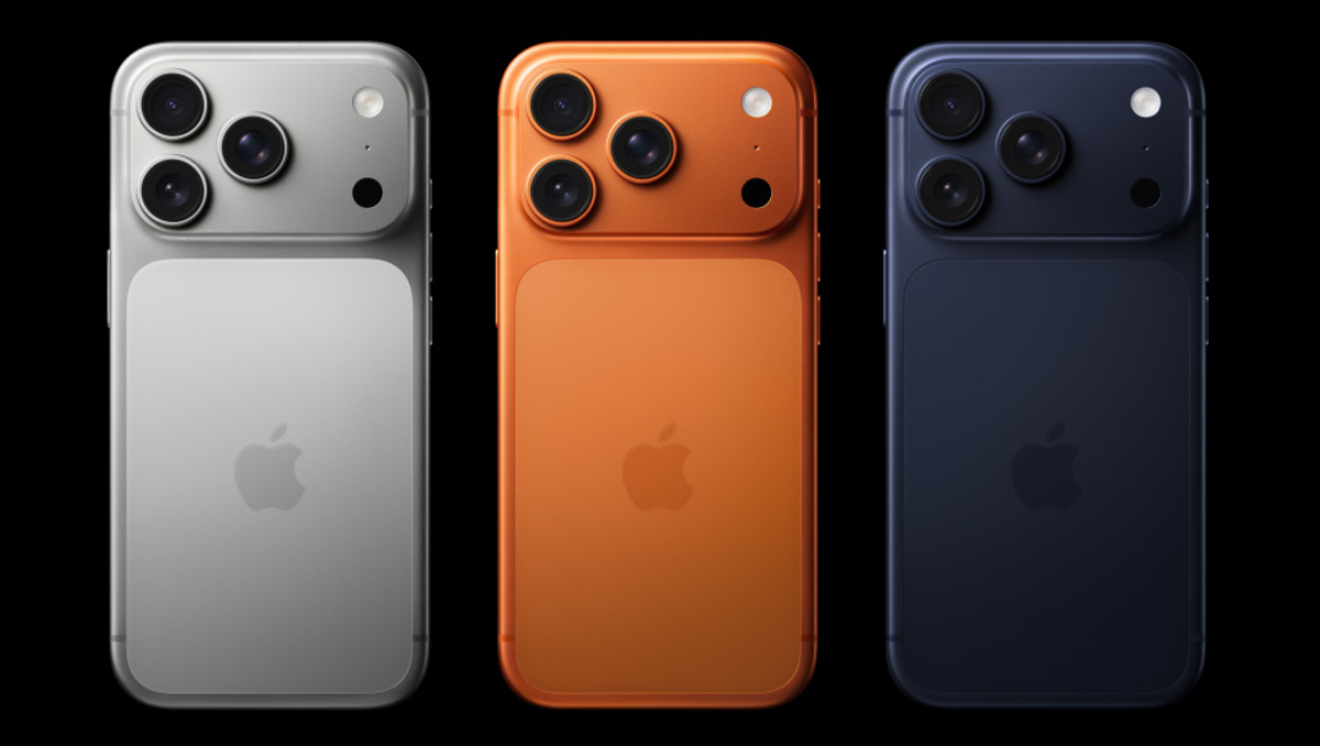パンチの効いた「コズミックオレンジ（中央）」を筆頭に存在感を放つiPhone 17 Pro