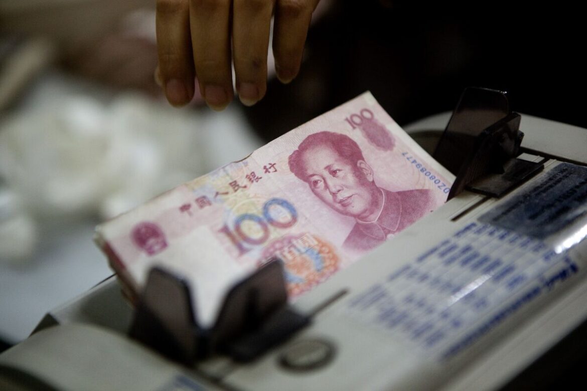 中国人民元、アジアの基軸通貨的役割－元高が新興国通貨押し上げも - Bloomberg