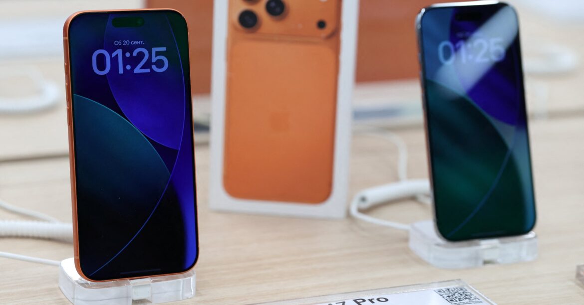 ロシアで新型ｉＰｈｏｎｅ１７発売、景気減速でも予約注文急増 | ロイター