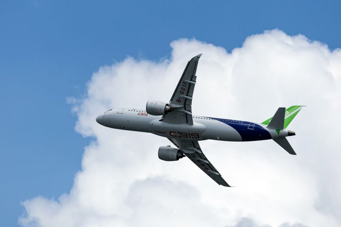 中国国有COMAC、今年の主力機納入目標を大幅引き下げ－関係者 - Bloomberg