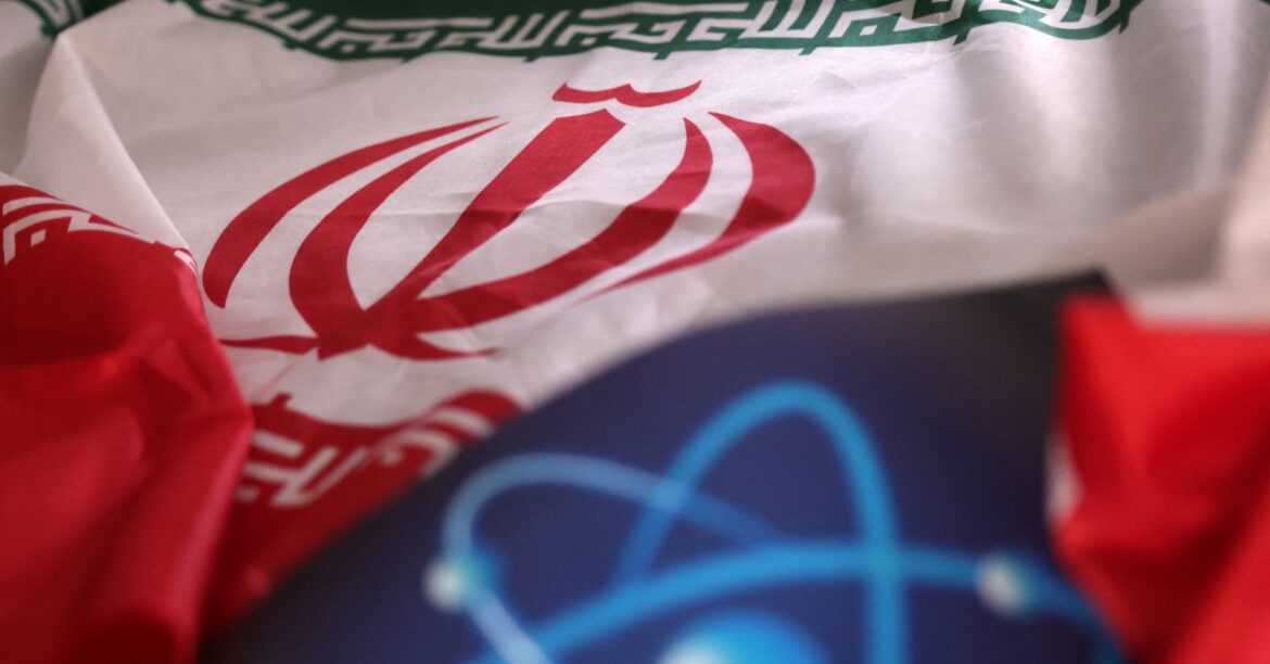 イラン、ロシアと250億ドルの原発建設契約を締結＝国営通信 | ロイター
