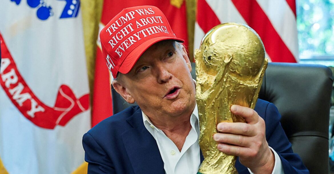 トランプ氏、サッカーＷ杯開催地変更を示唆　治安理由に | ロイター