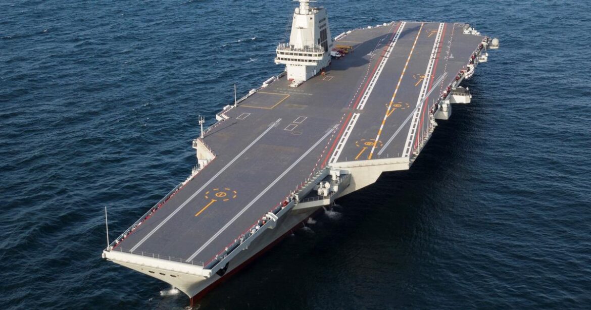 中国軍、最新鋭空母「福建」が電磁カタパルトを使ってステルス戦闘機を発進させる映像を公開 | Business Insider Japan