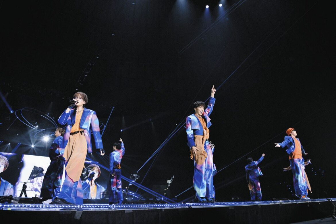 FANTASTICS 2度目の全国アリーナツアー「“BUTTERFLY EFECT”-FLY WITH YOU-」が福井・越前市で開幕 リーダー佐藤大樹は「僕らの目指すドームの舞台に向けてどんどん〝翔び立ちたい〟」（中日スポーツ）