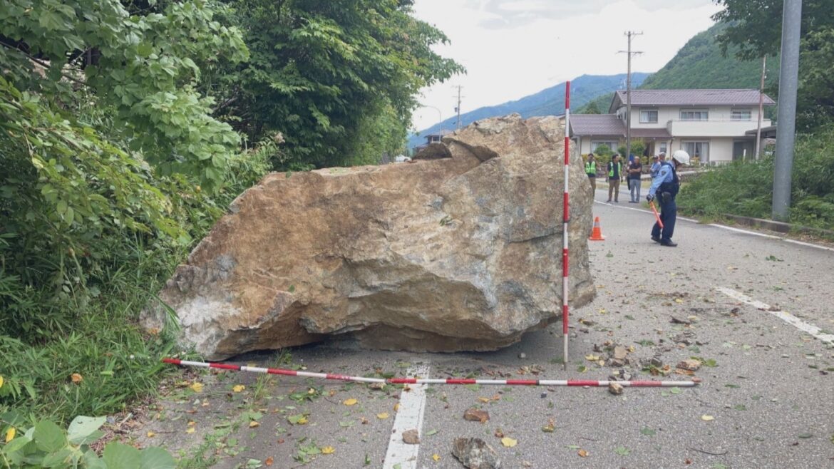 高さ2m×幅3mもの大きさ…県道に巨大な『落石』一部の区間が通行止めに 近くを通るJR線も一時運転見合わせ（東海テレビ） - Yahoo!ニュース