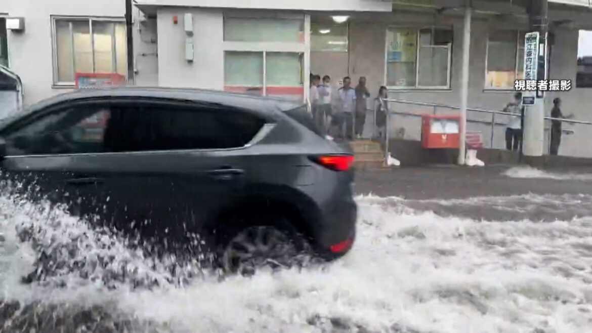 群馬に3回も「記録的短時間大雨情報」沼田市で道路冠水…川のような道路にぼうぜん 川場村では道路に土砂流れる(FNNプライムオンライン(フジテレビ系)) – Yahoo!ニュース – Yahoo!ニュース 群馬に3回も「記録的短時間大雨情報」沼田市で道路冠水…川のような道路にぼうぜん 川場村では道路に土砂流れる(FNNプライムオンライン(フジテレビ系)) - Yahoo!ニュース - Yahoo!ニュース