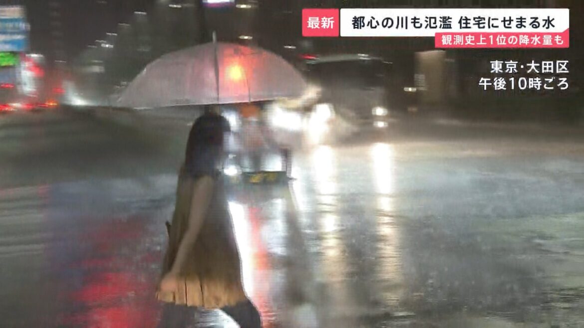 首都圏で記録的大雨…都内で川が氾濫　冠水した道路を歩く子どもの姿も　コンテナ倒れ“下敷き”1人死亡　東京・目黒区では観測史上最高雨量も【news23】（TBS NEWS DIG Powered by JNN）