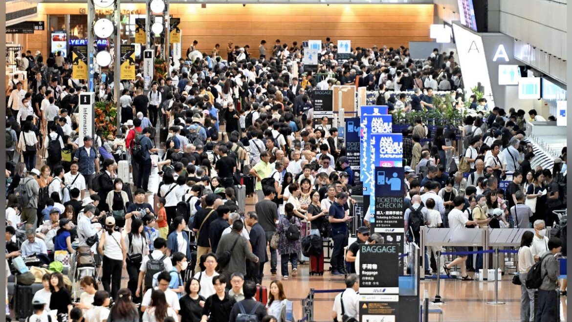 羽田空港、前日の雷雨の影響で１２日も欠航予定相次ぐ…全日空７０便・ＪＡＬ４０便以上 - 読売新聞オンライン
