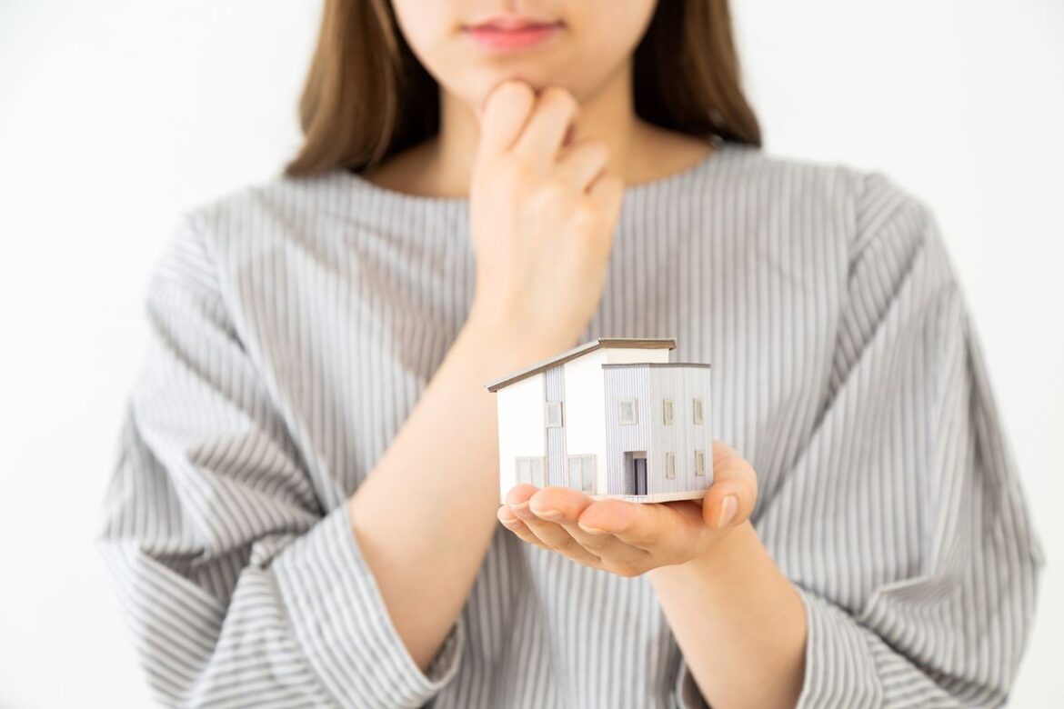 実家を「相続するデメリット」ランキング 3位「活用できない」2位「管理の手間がかかる」…《圧倒的》1位は？ - オトナンサー