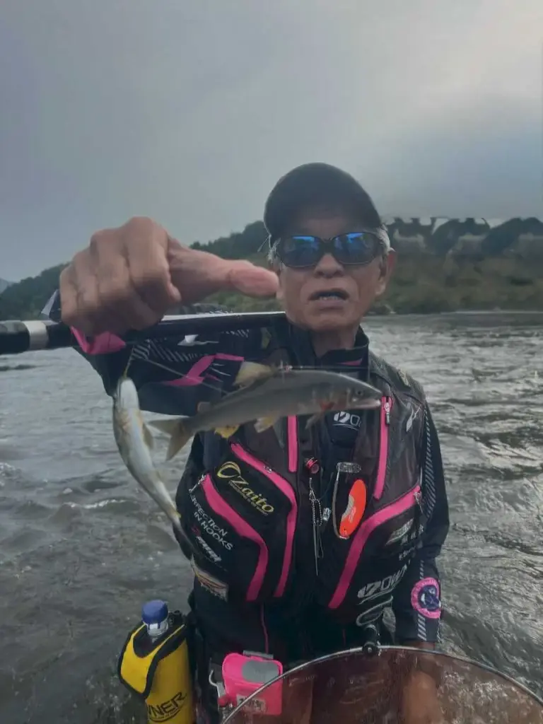 鳥取県・伯耆町　日野川　シーズン終盤でも濃いアユの魚影　大満足51匹 - スポニチ Sponichi Annex 社会