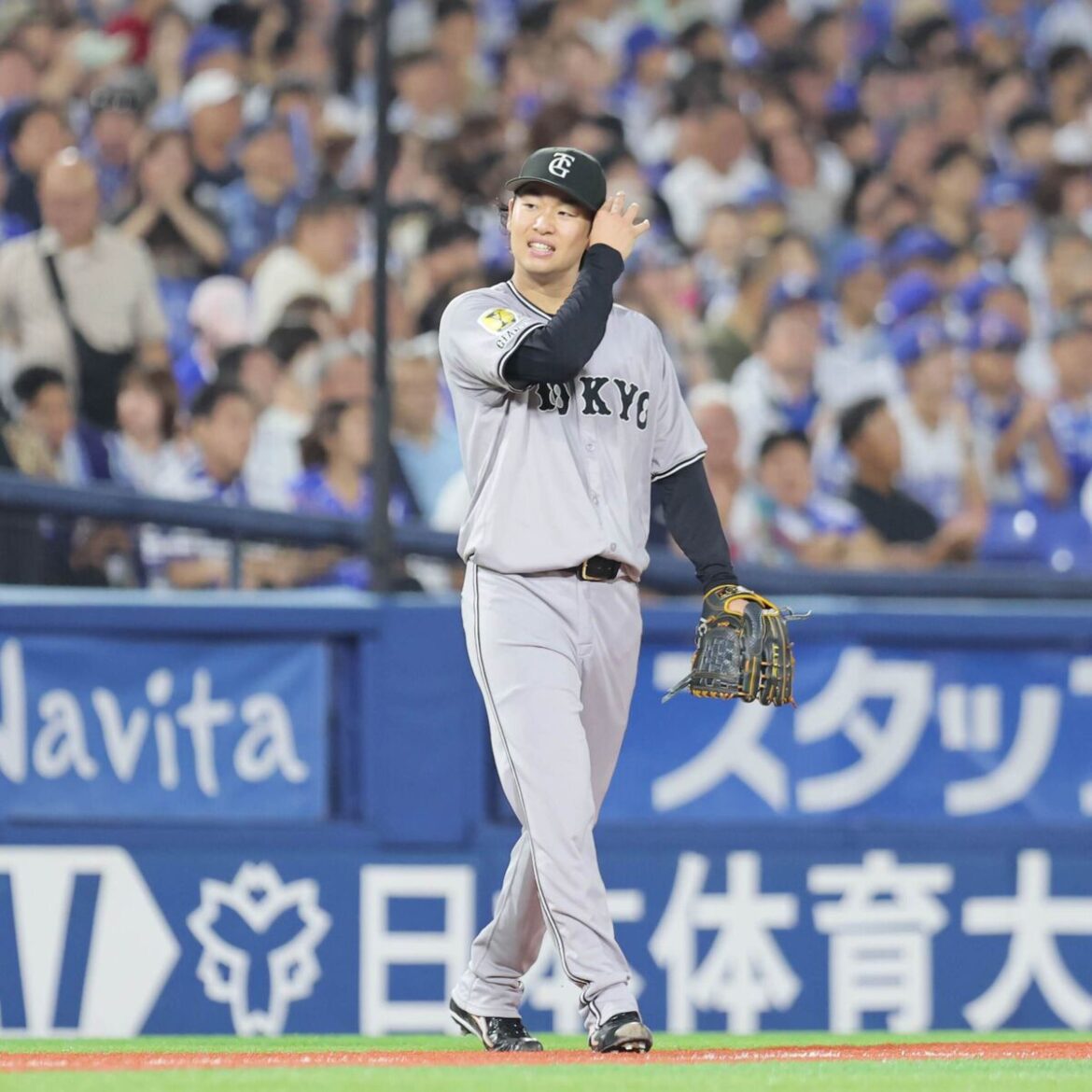 ３回２死、投安打となり悔しい表情を見せる山崎伊織（カメラ・渡辺　朋美）