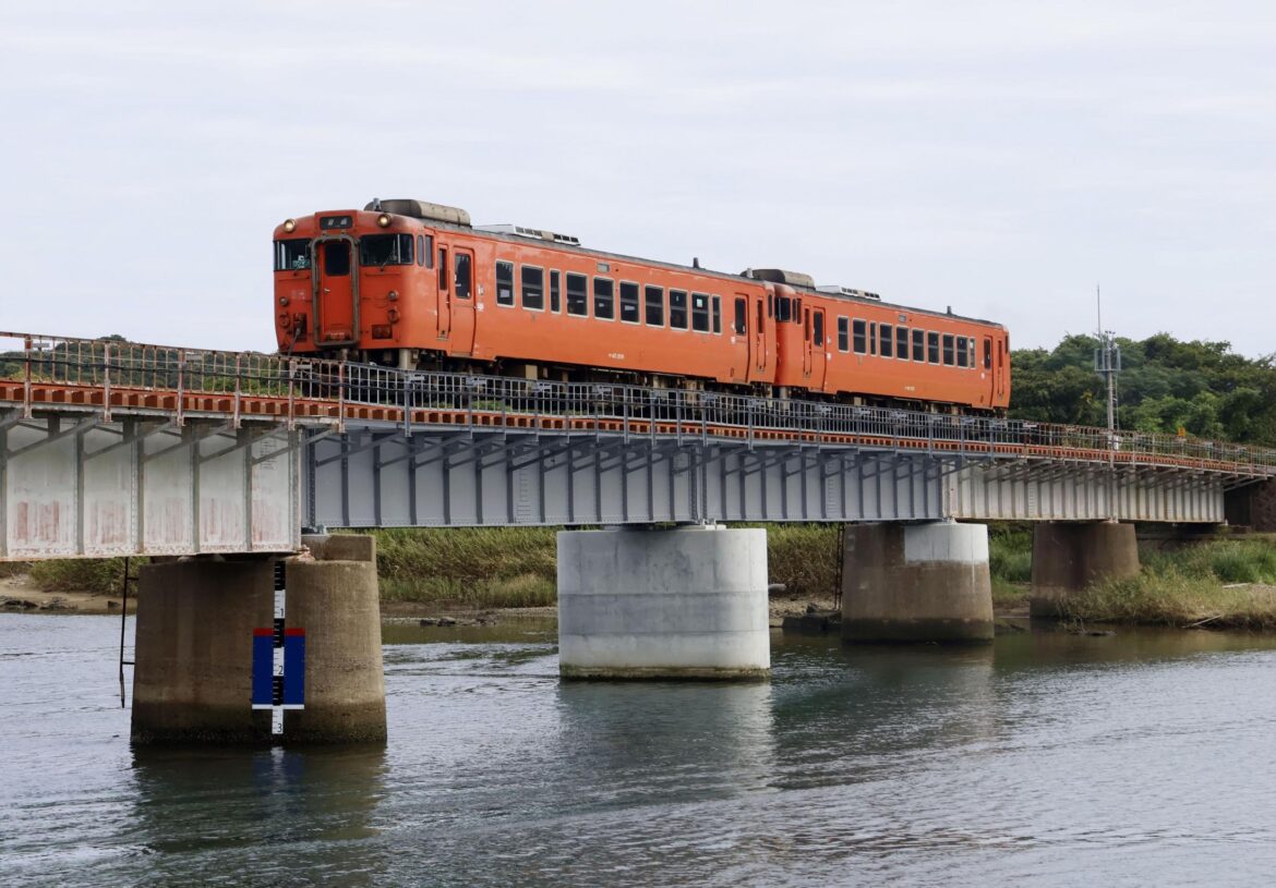 山陰線、2年ぶり全線で運転再開 山口、大雨で橋脚被災（共同通信） - Yahoo!ニュース
