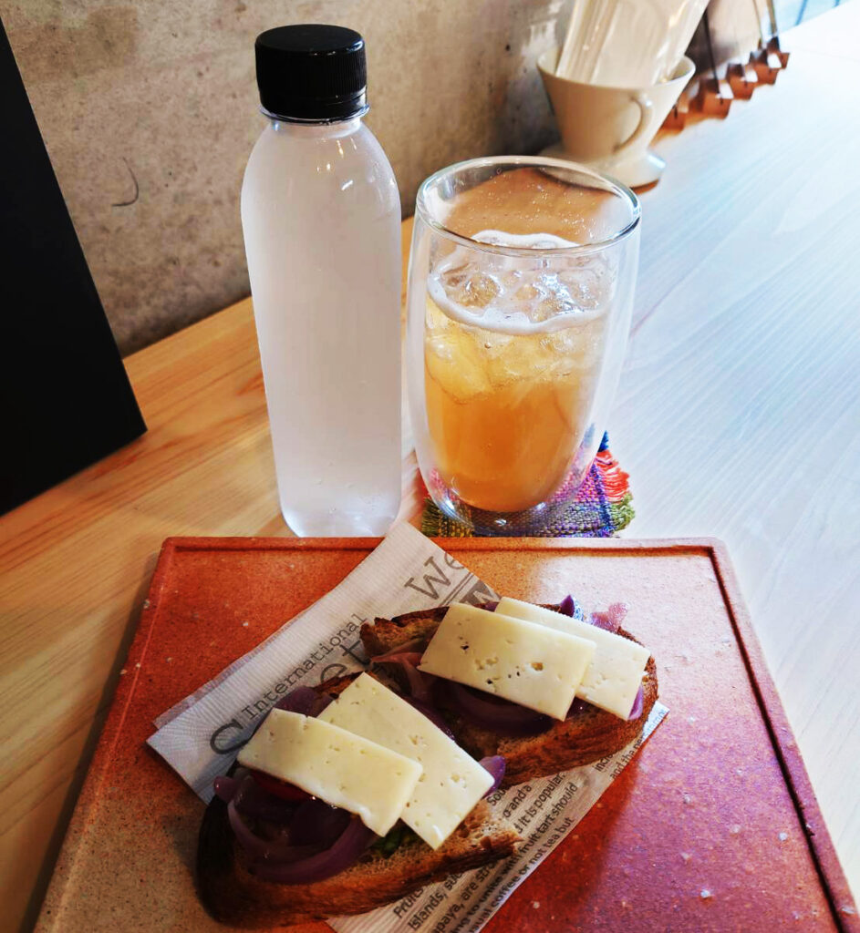 【奈良市】自家製サワードゥブレッドとクラフトコーラのお店「「Sourdough Cafe NEINA 寧奈」がもちいどのセンター夢キューブに。 | 号外NET 奈良市