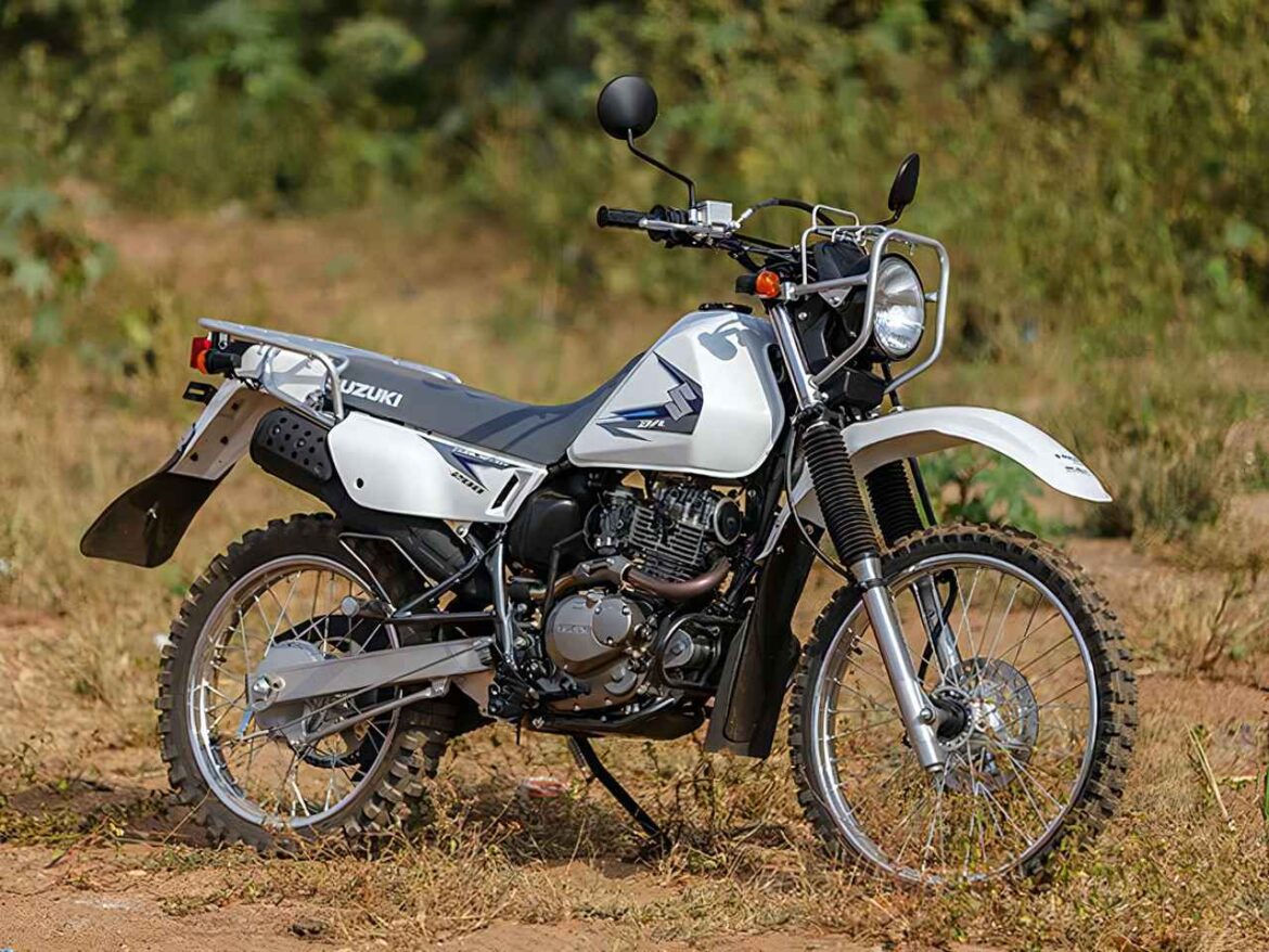 【まだまだ現役！】スズキ「DR200SE」はジェベル直系の名車！アフリカで愛され続ける理由とは？【世界でがんばる!! 日本メーカーの珍車大図鑑 Vol.12】 - webオートバイ